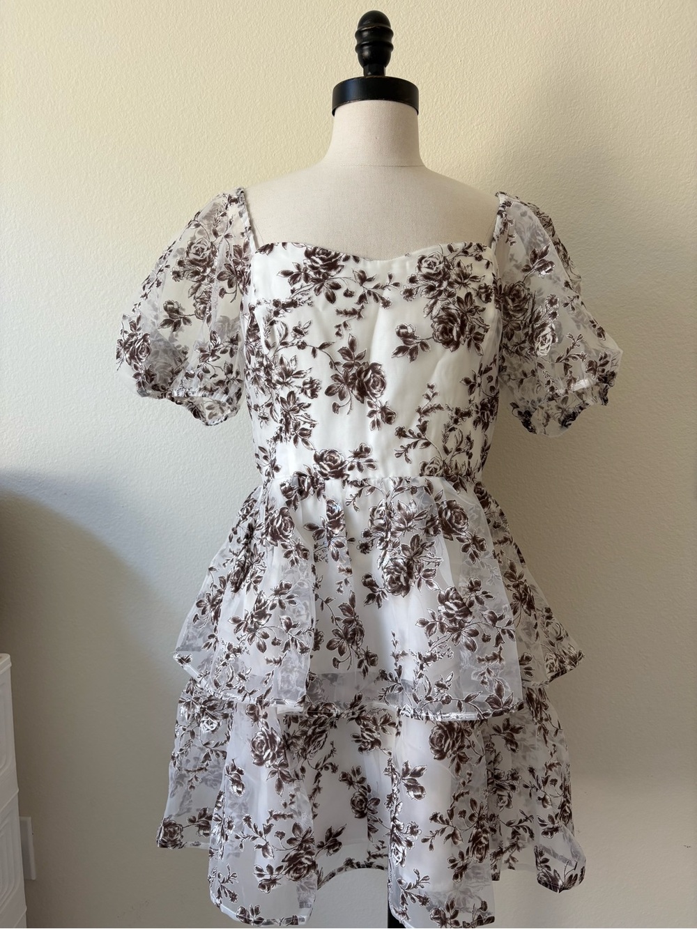 Francesca’s | White Floral Tiered Puff Sleeve Dress